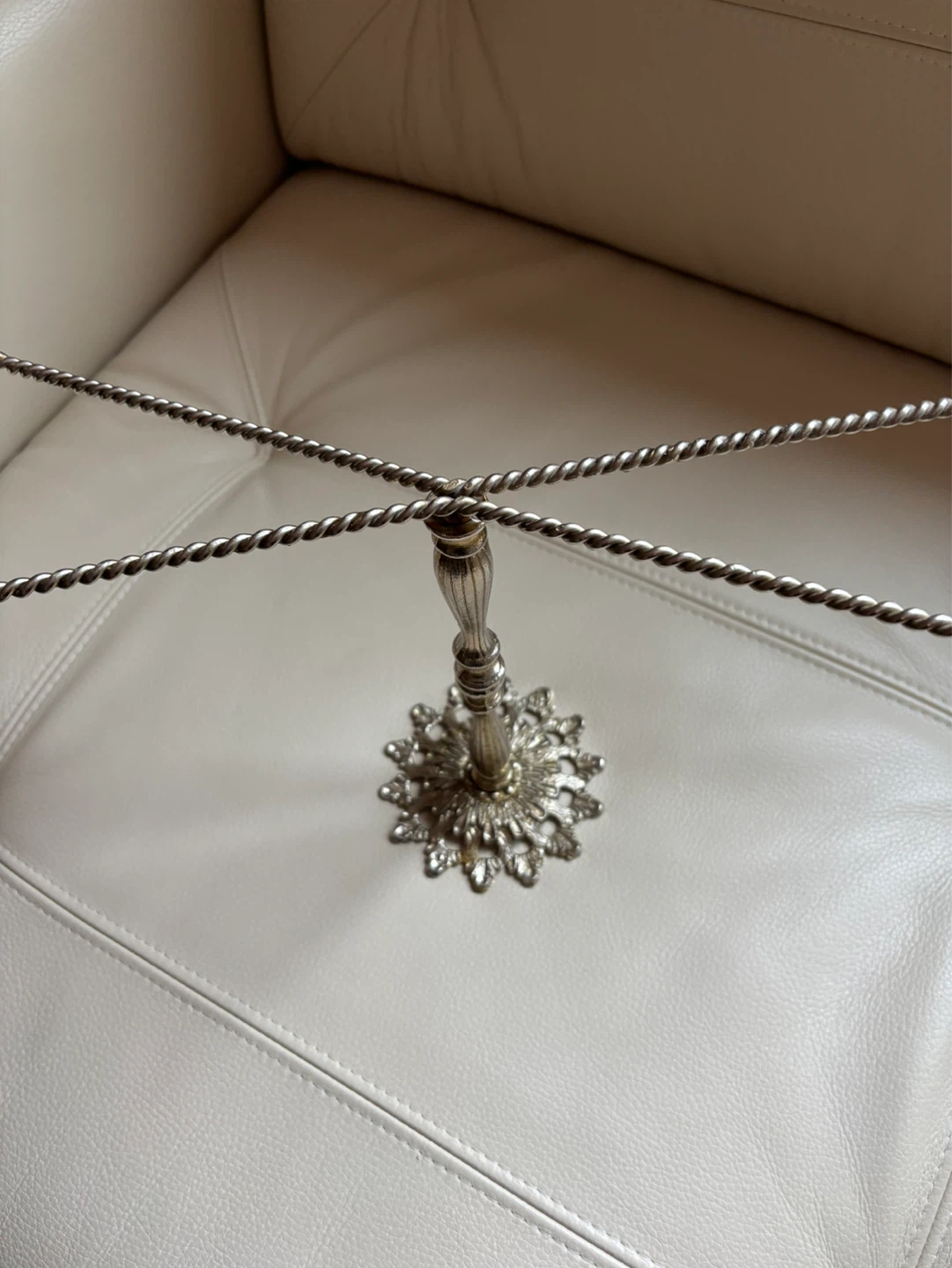 Gold Tone jewelry or hand towel vintage stand - photo 3