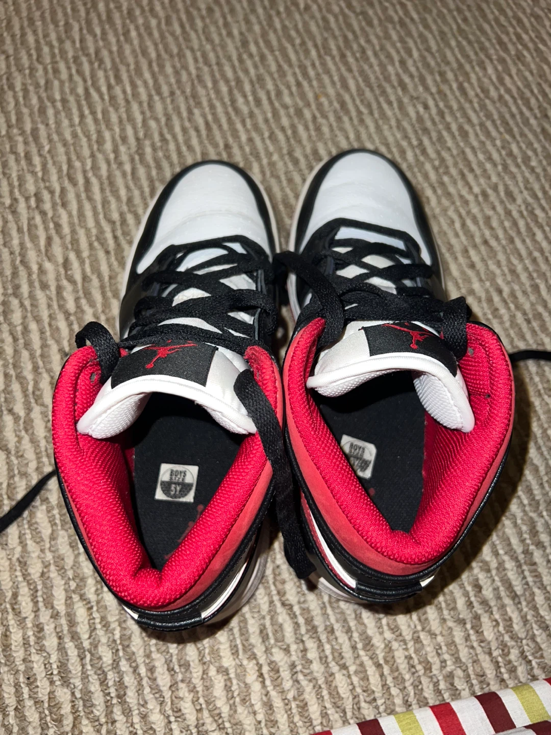 Nike Air Jordan 1 Mid (Size 5y) - photo 3