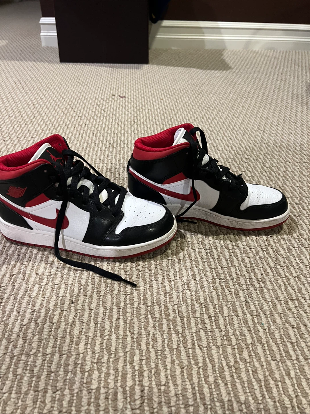 Nike Air Jordan 1 Mid (Size 5y) - photo 2