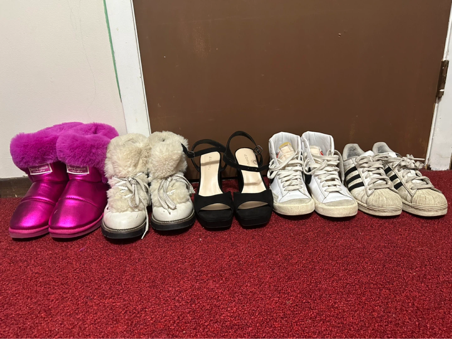 5 pairs of women’s shoes sizes 6-8