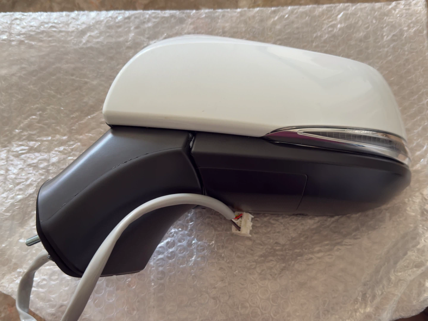 Toyota RAV4 - White Drivers Side Mirror - photo 2