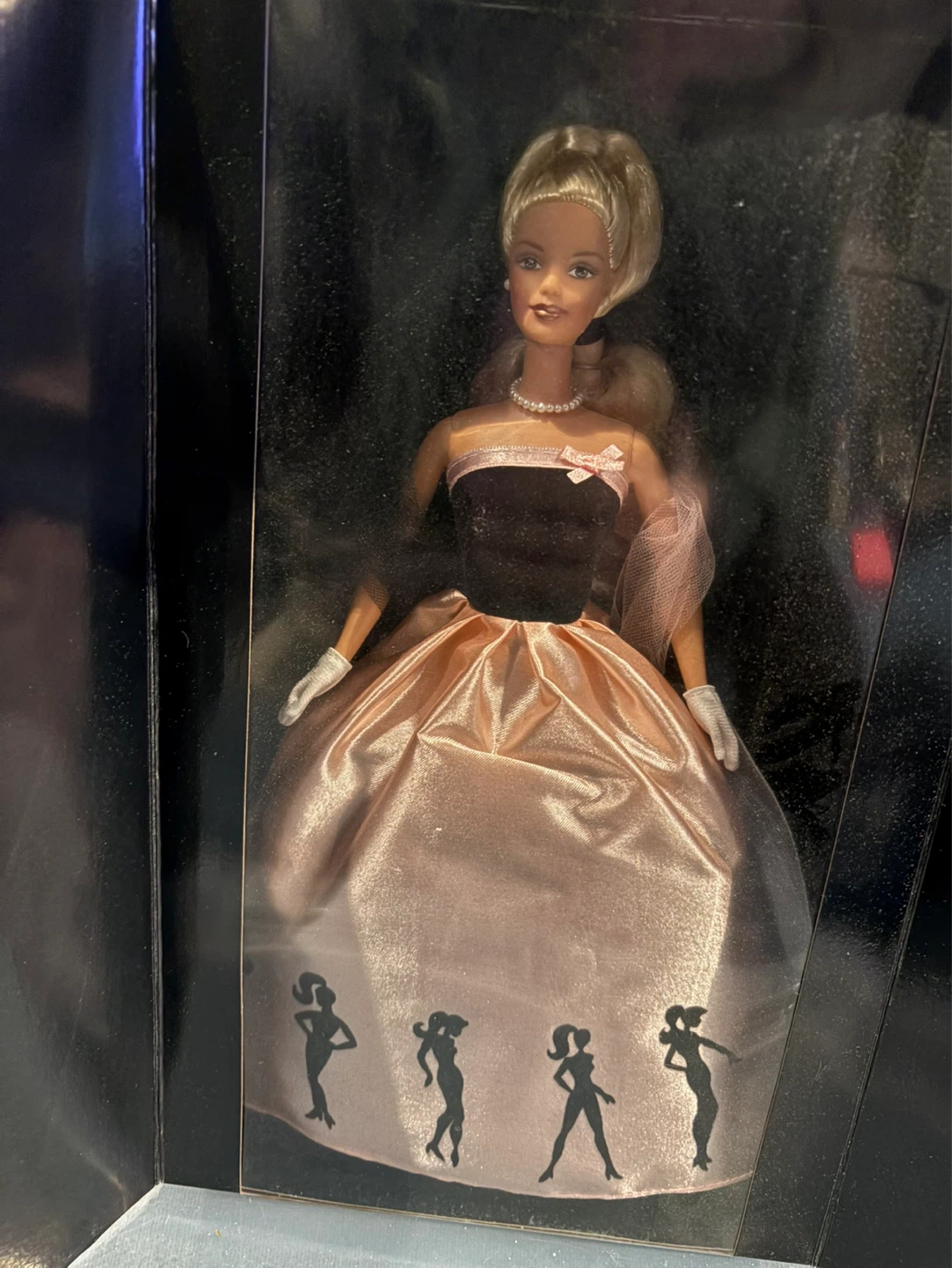 Barbie Timeless Silhouette Doll - photo 2