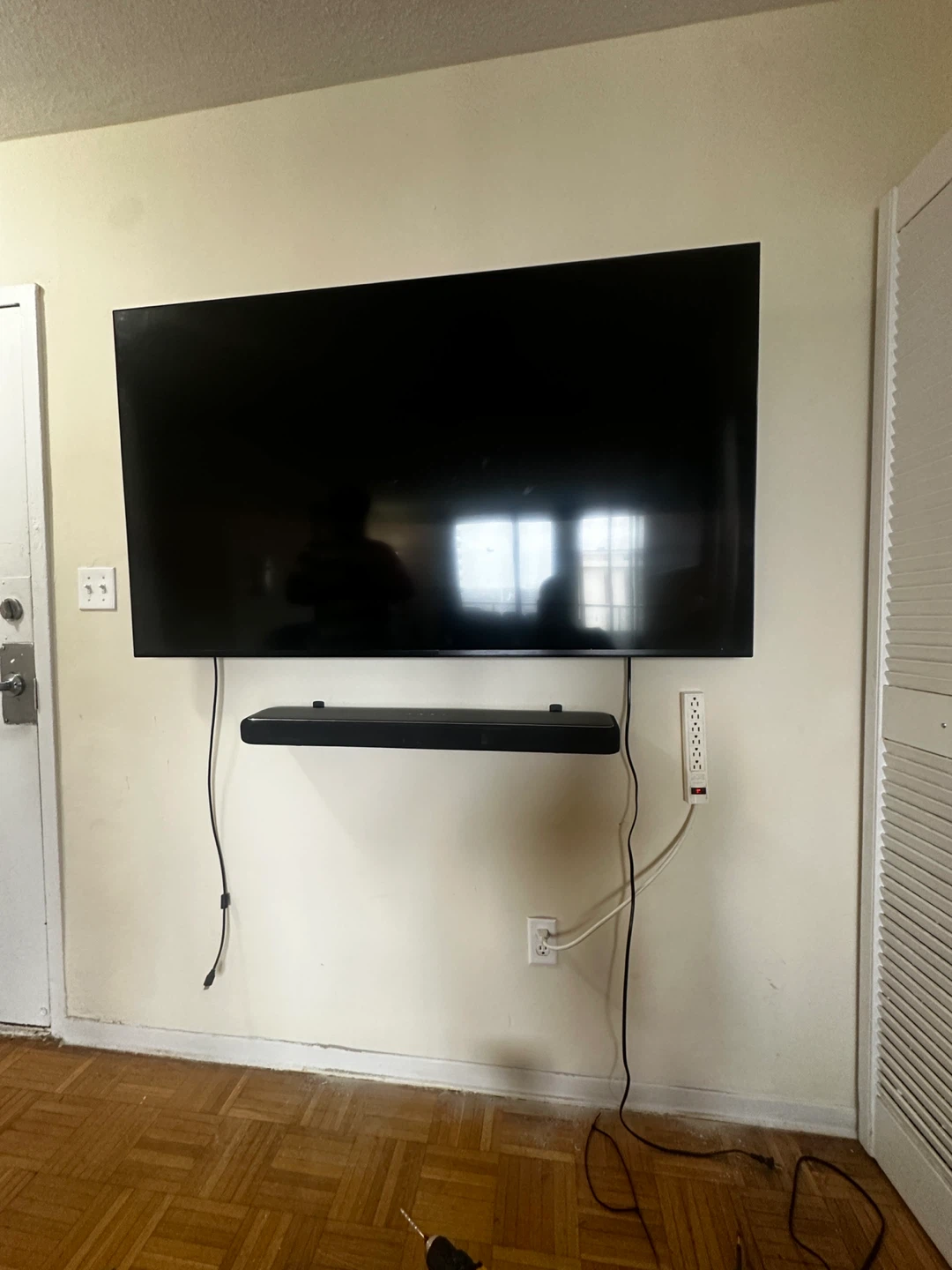 TV and sound bar - photo 3