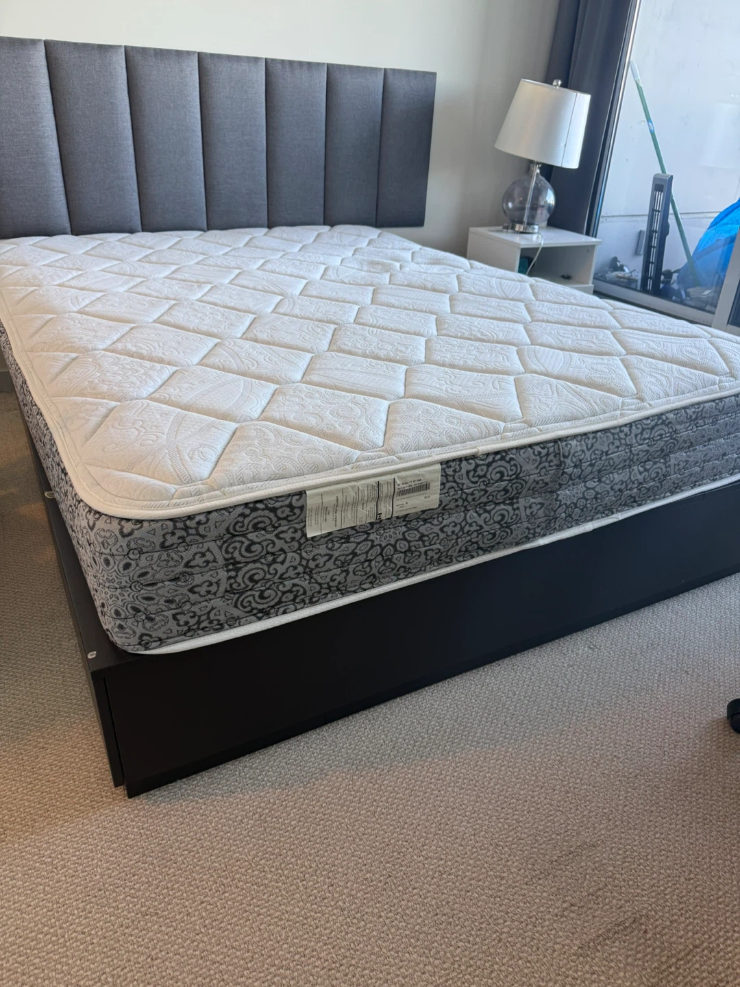 Sleep country queen mattress.
