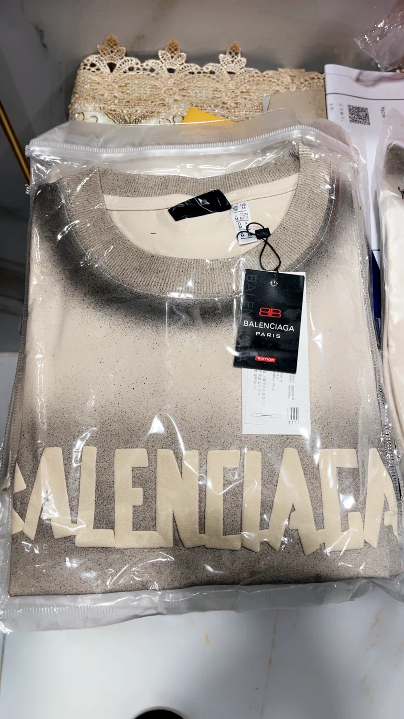 Balenciaga T-Shirt - photo 5