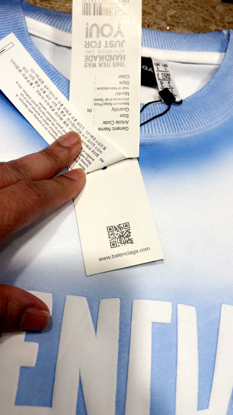 Balenciaga T-Shirt - photo 4