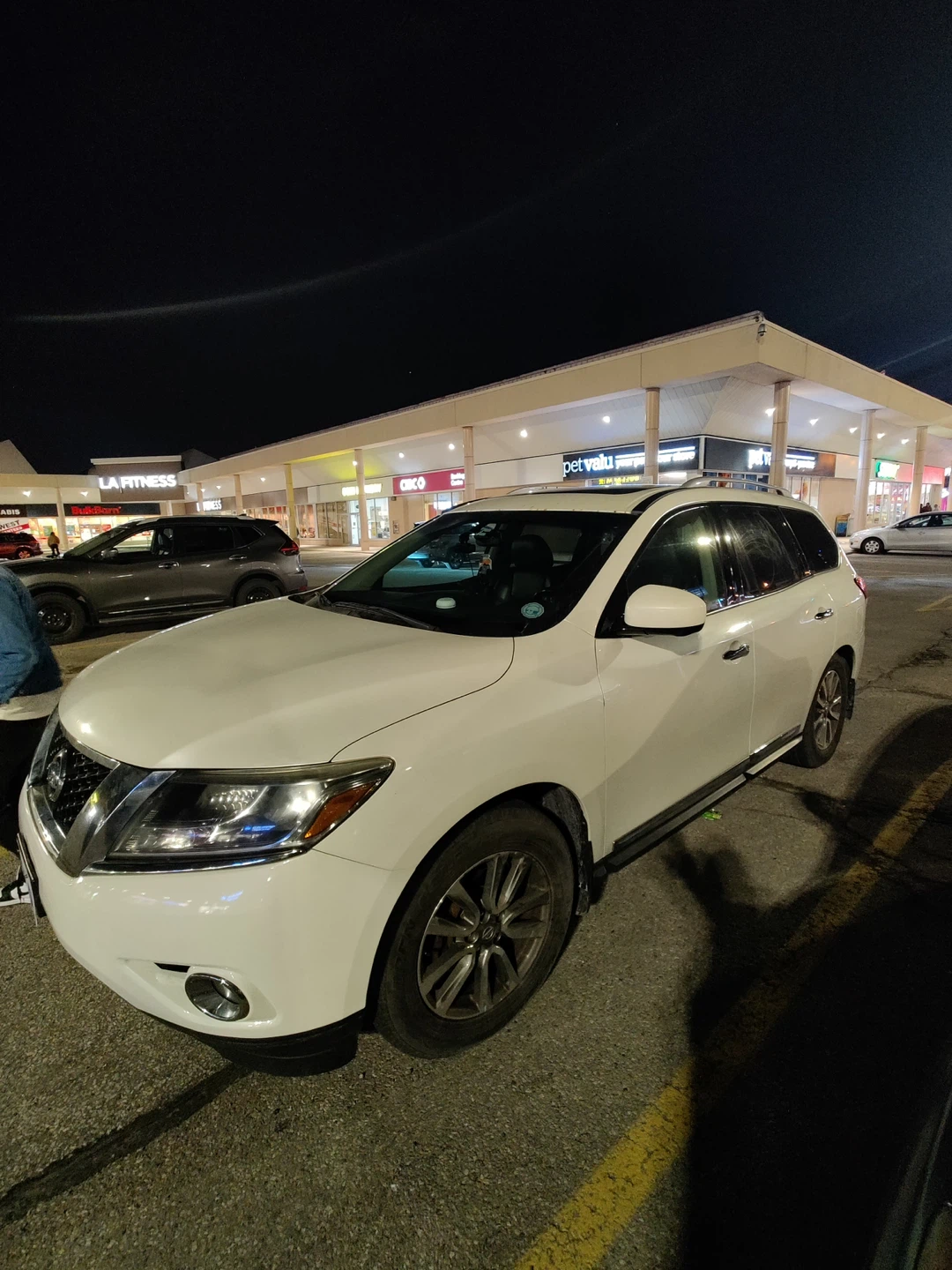 2015 Nissan Pathfinder 4WD SL Top trim full size SUV - photo 3