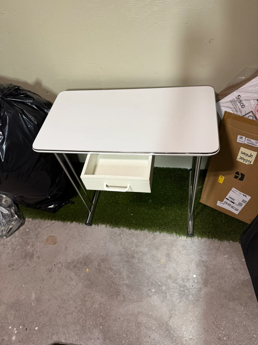 White metal desk with drawer - photo 3