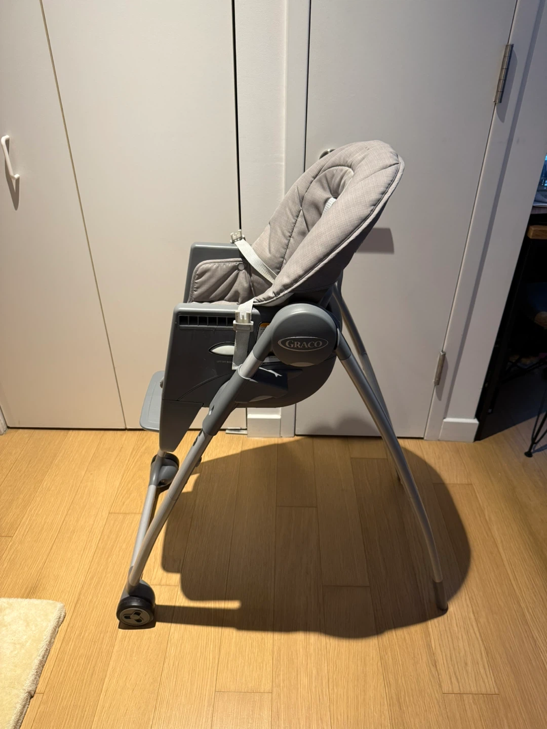 Baby changing station , FREE 9 Sheets and High Chair - Like New - photo 5