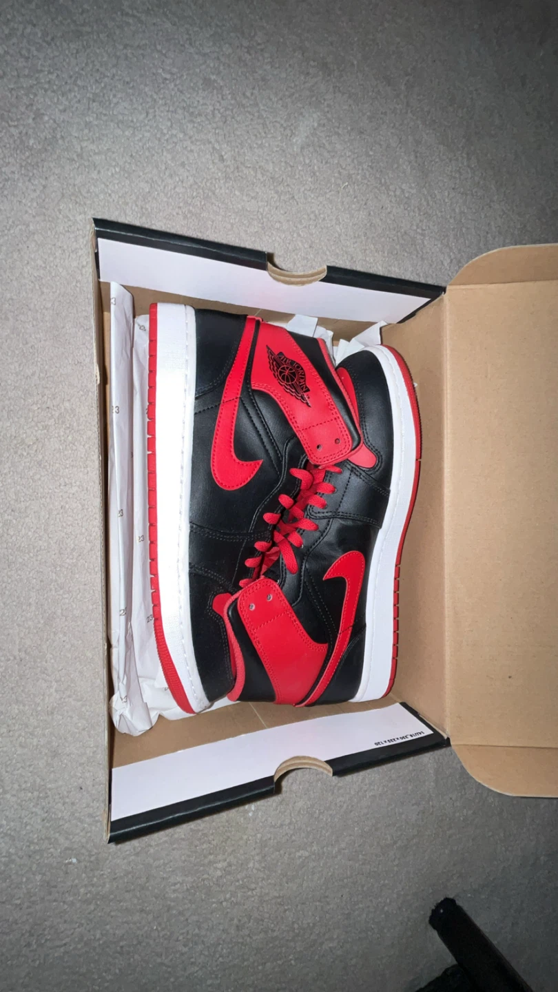 Air Jordan 1 Mid - photo 2
