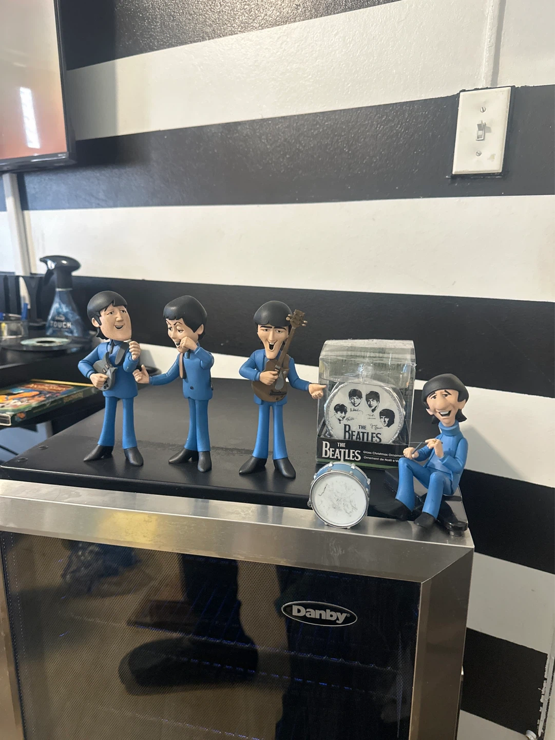 The Beatles 4-Piece Action Figure Set with Drum - photo 2