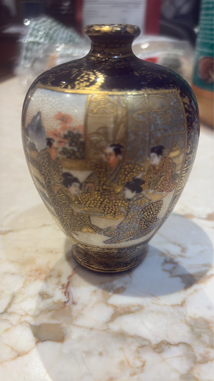 Shimazu clan Satsumi Japanese Scene vase
