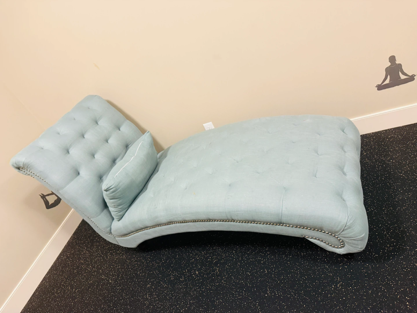 Tufted Chaise Lounge Chair - photo 2