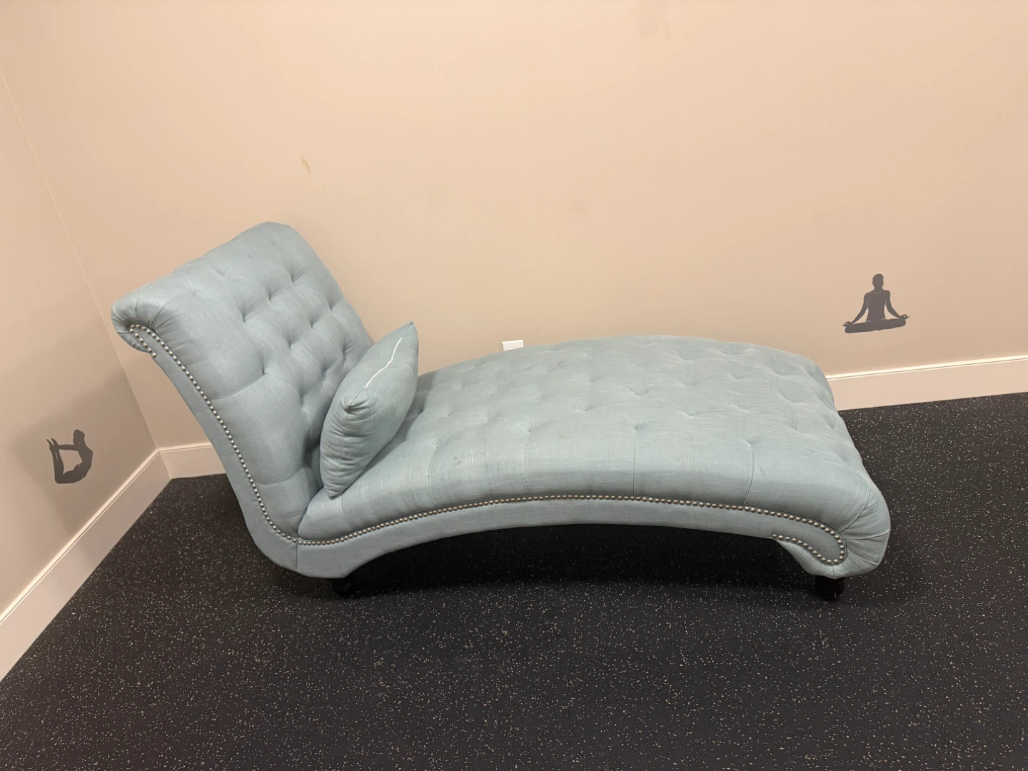 Tufted Chaise Lounge Chair - photo 3