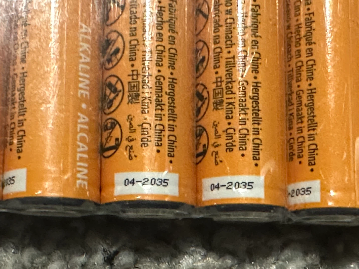 Amazon Basics AA Alkaline Batteries (12-Pack) - photo 2