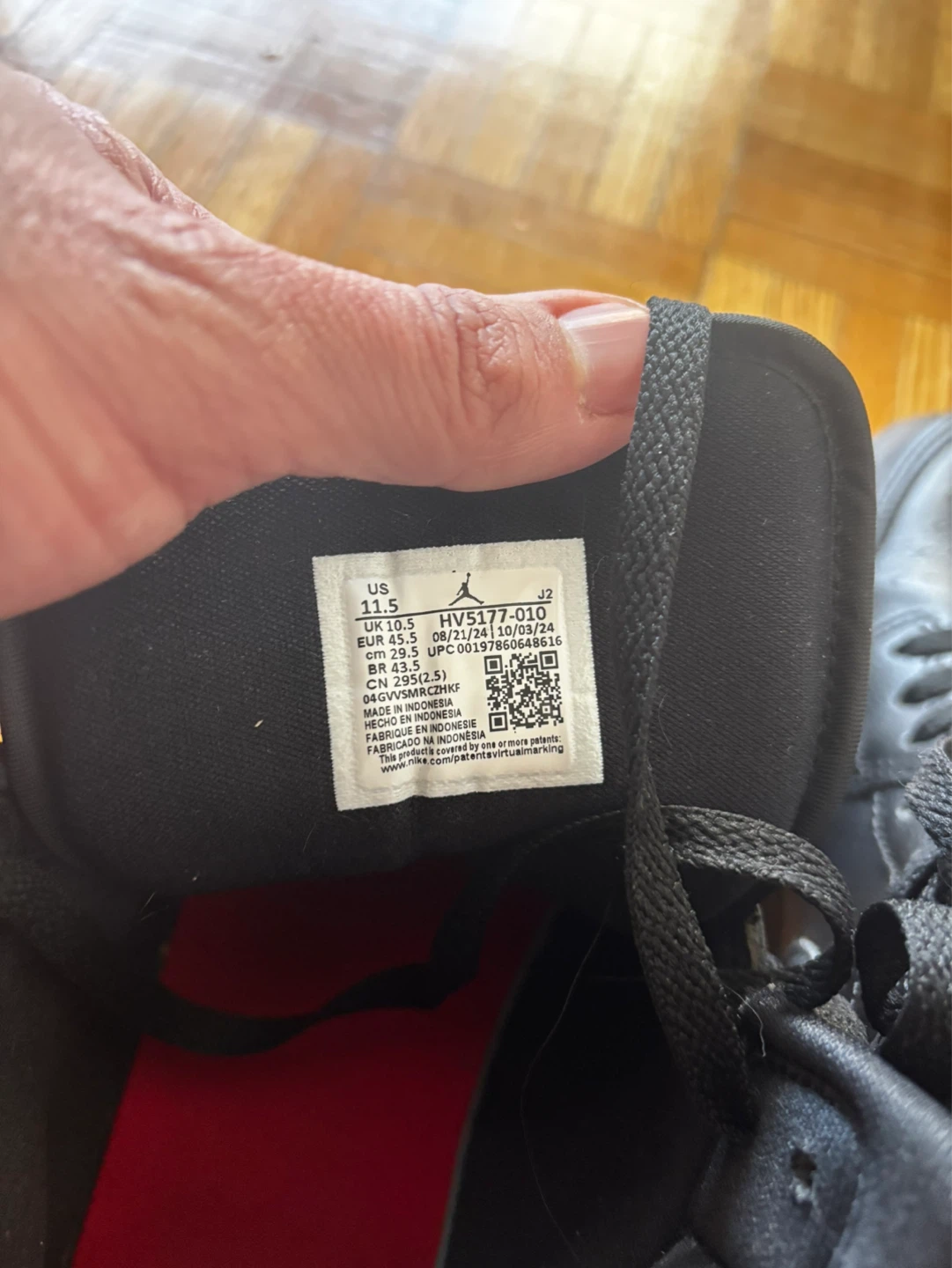 Air Jordan 1 Mid Black Sneakers. Especial Edition - photo 5