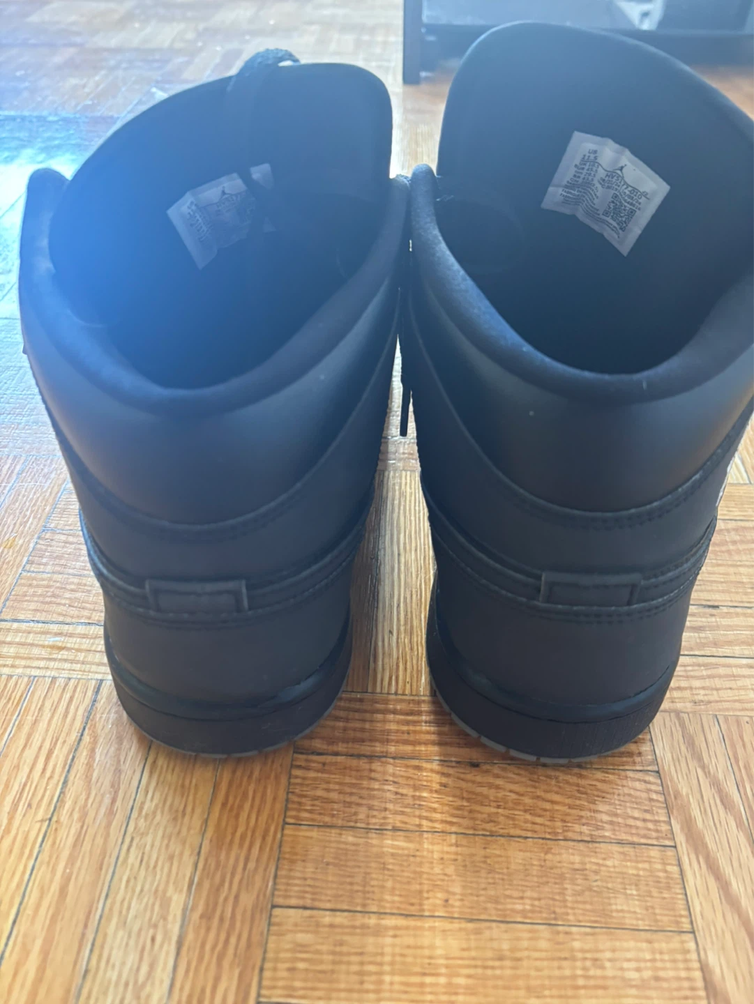 Air Jordan 1 Mid Black Sneakers. Especial Edition - photo 4