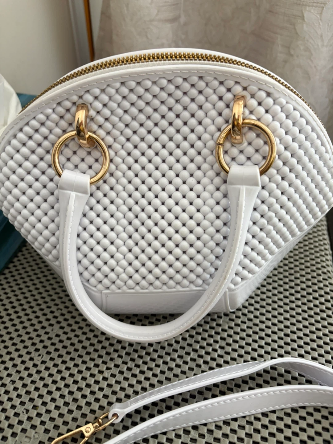 White beaded handbag with gold hardware - photo 4