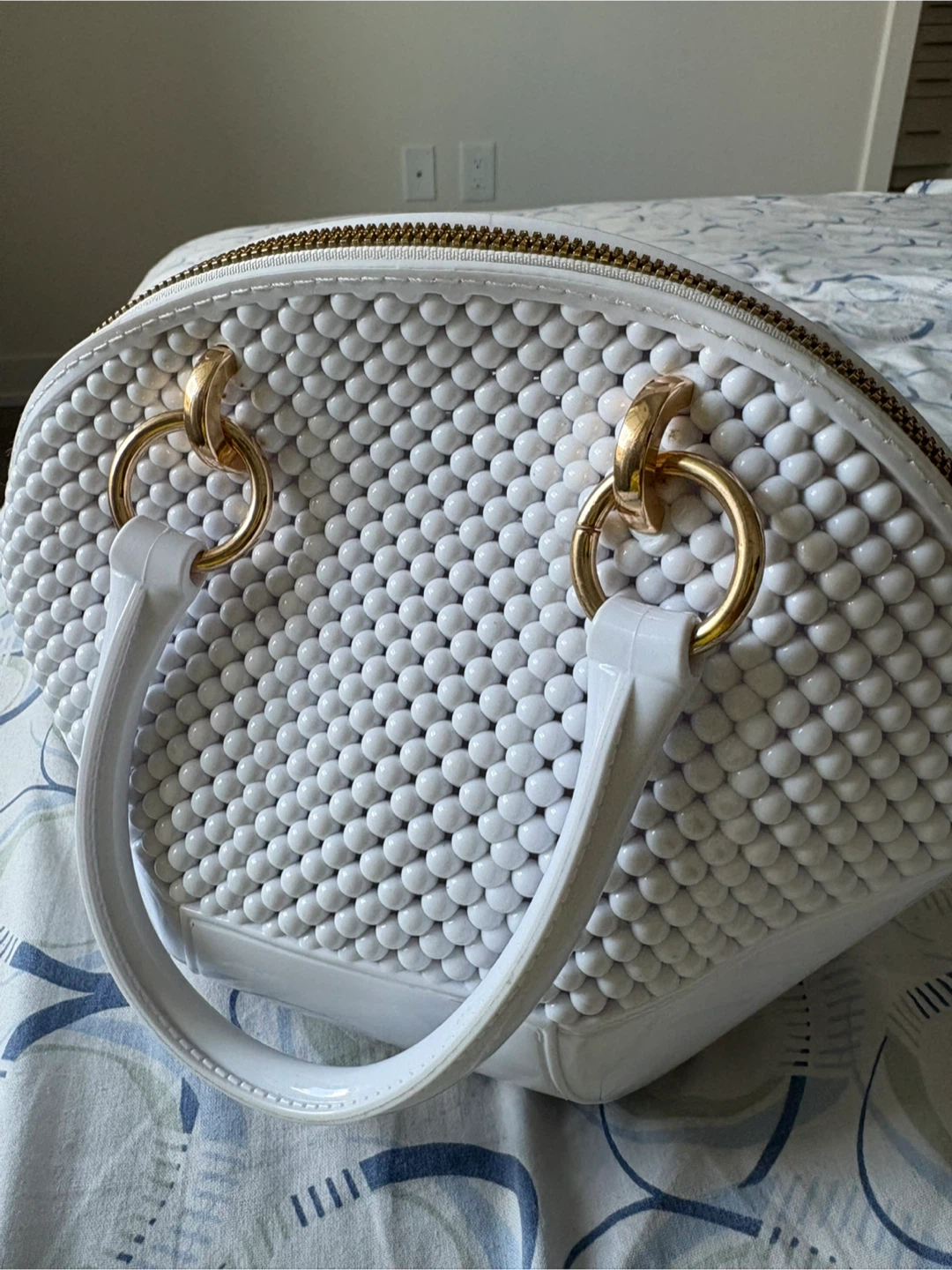 White beaded handbag with gold hardware - photo 3