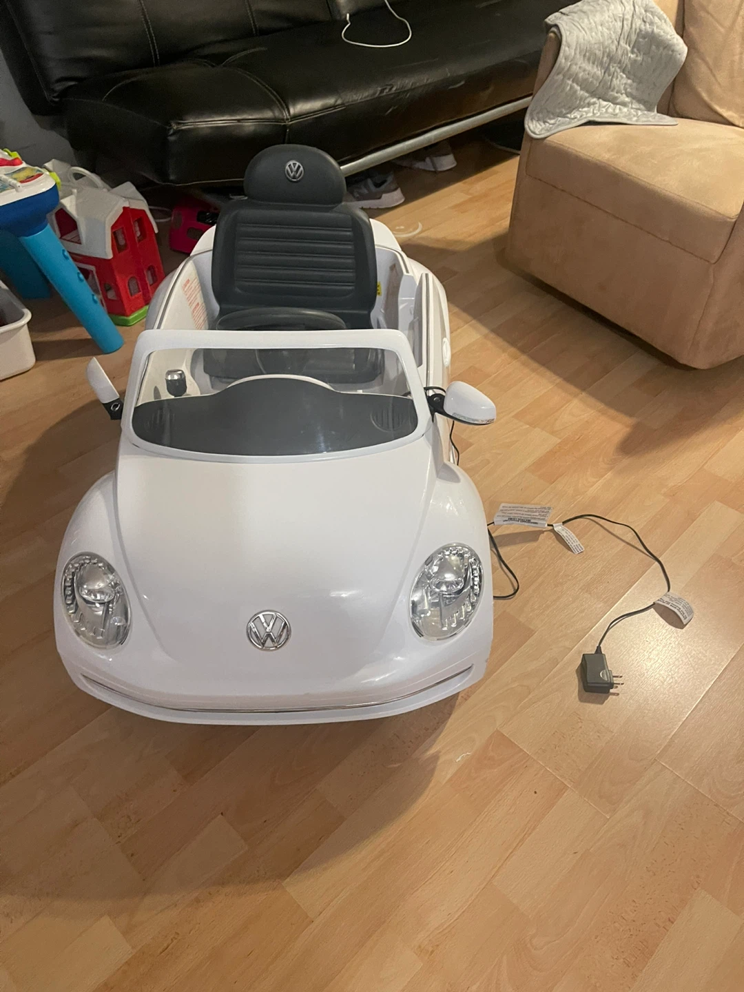 Volkswagen Beetle Ride-On Toy Car - photo 3