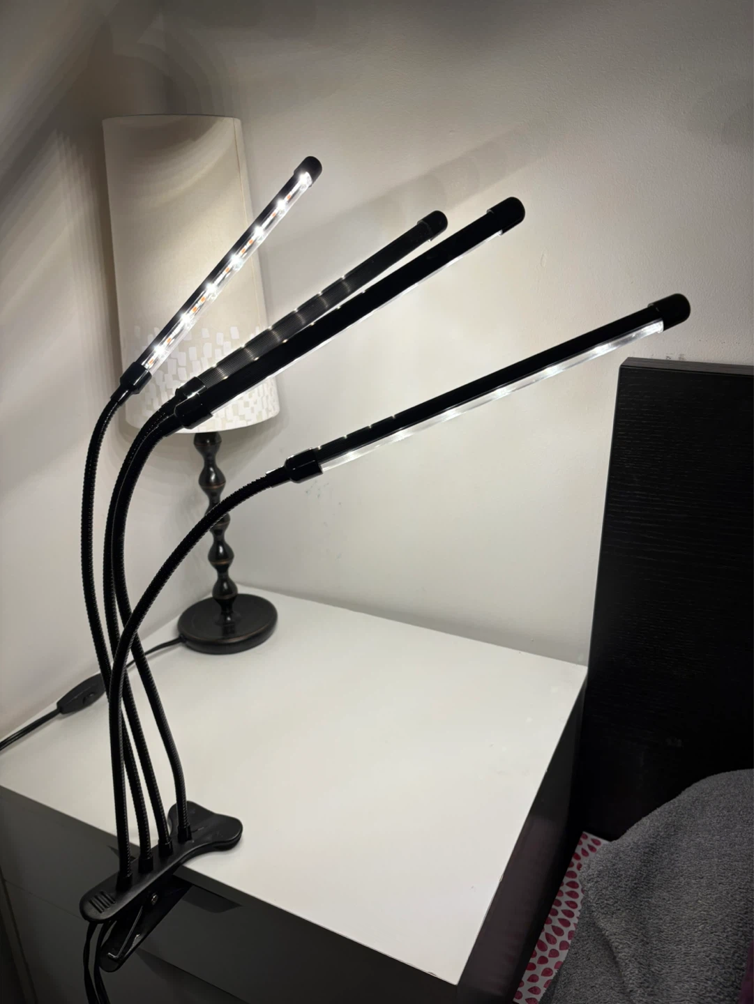 Clip-On Grow Light with 4 Flexible Goosenecks - photo 3
