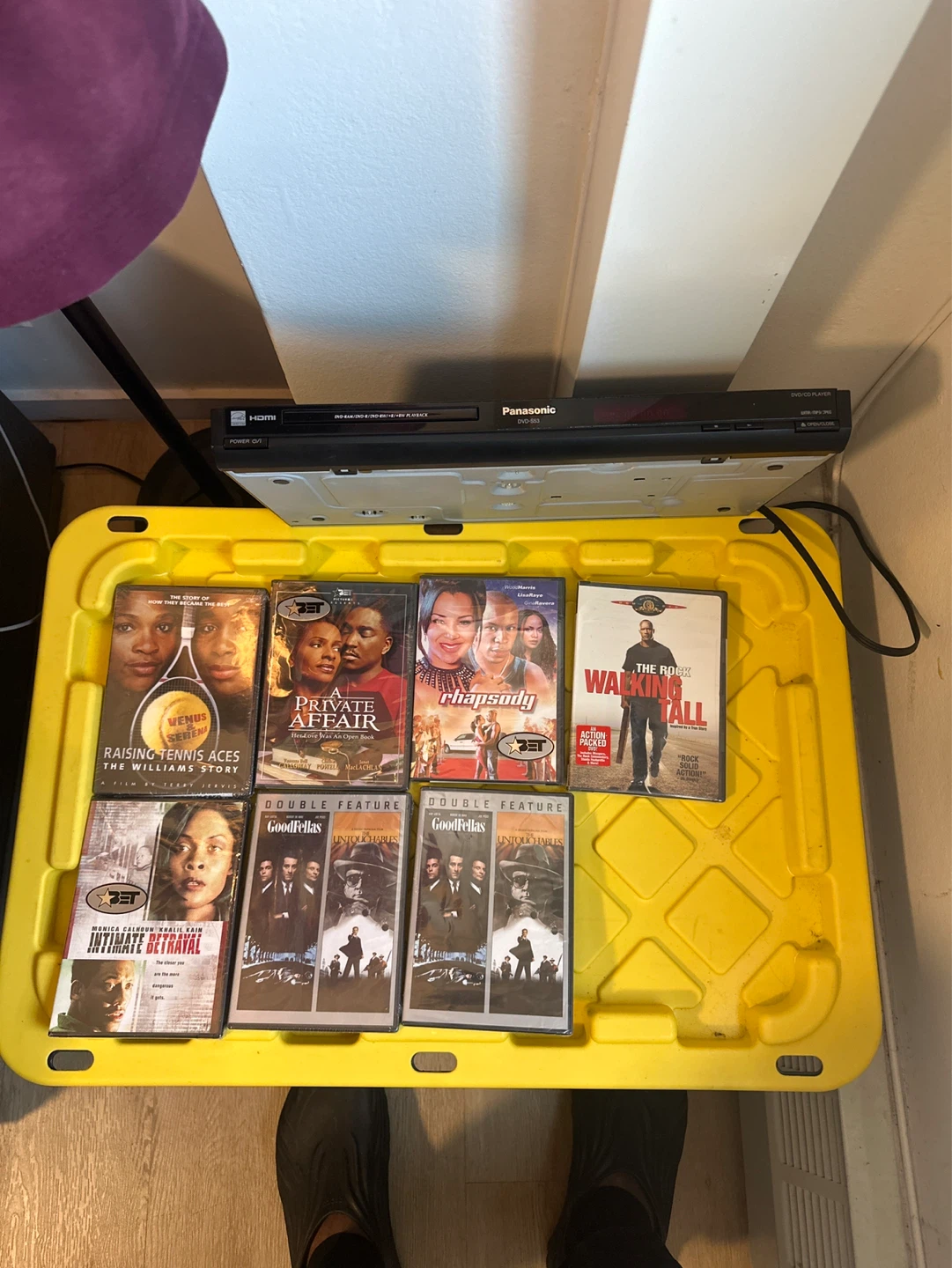 Panasonic DVD Player with 7 DVDs