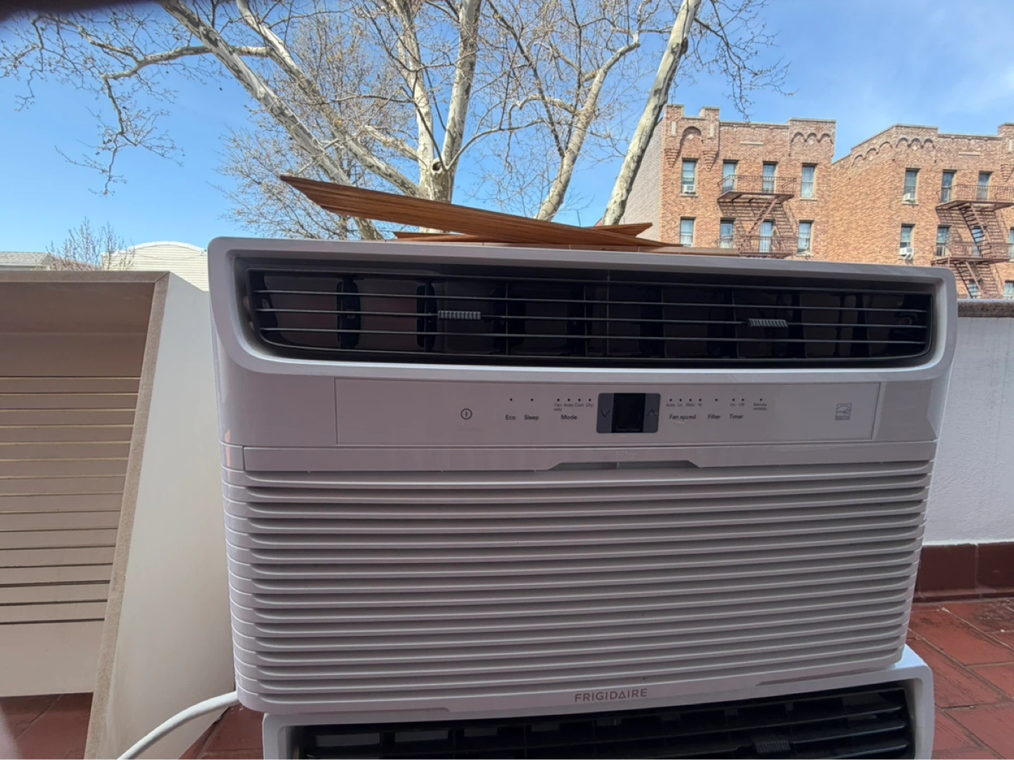 Frigidaire Window Air Conditioner - photo 2