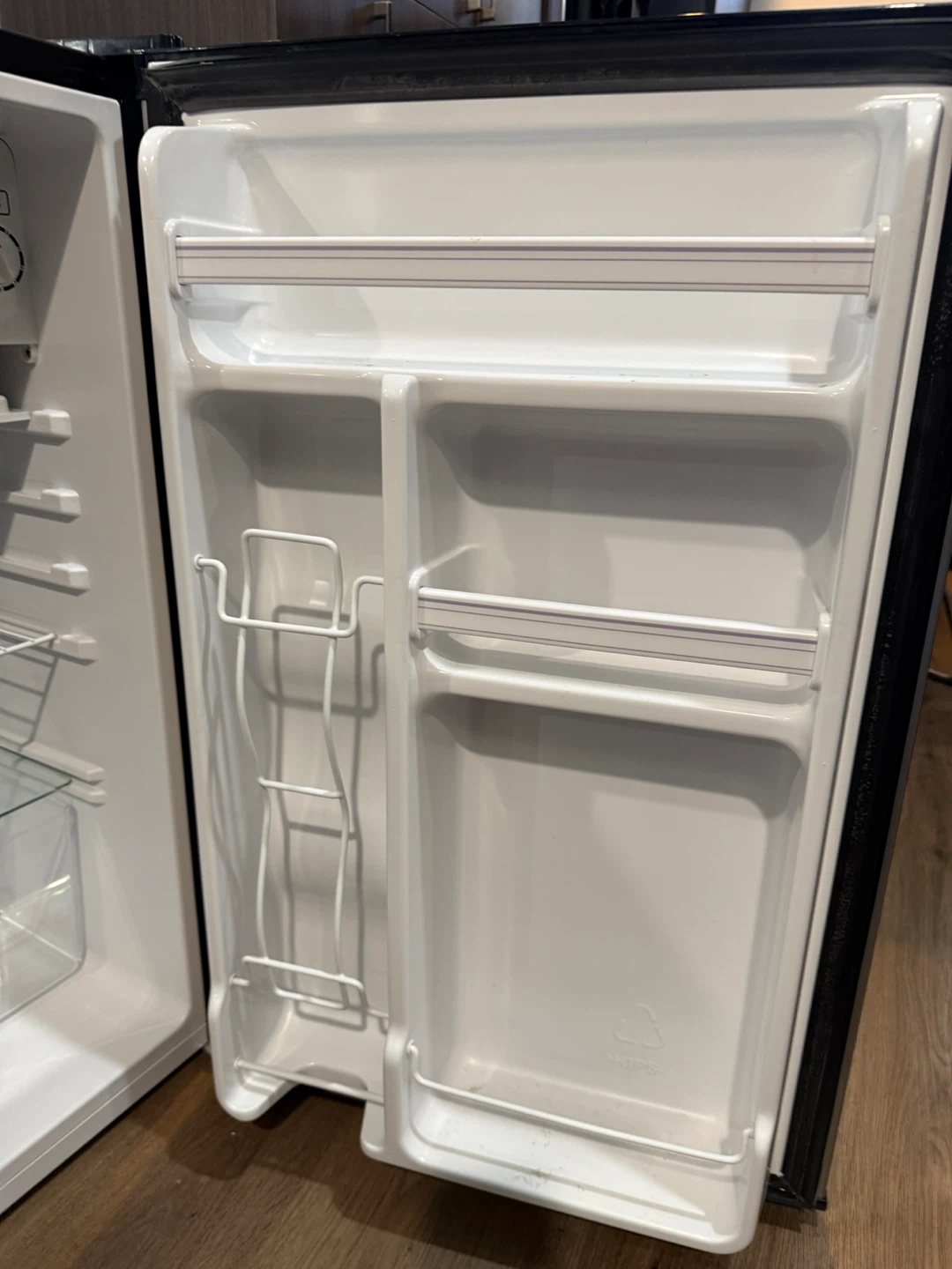 MASTER Chef Compact Refrigerator with Freezer - photo 5