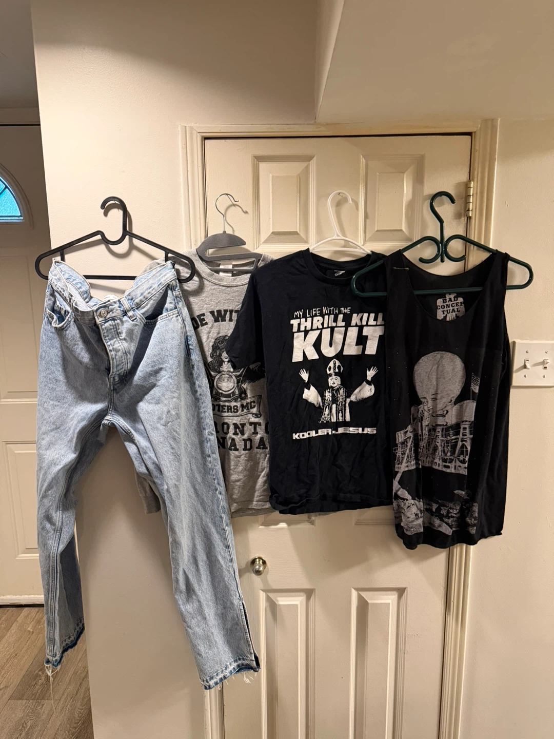 Bundle of 4 graphic tees and jeans