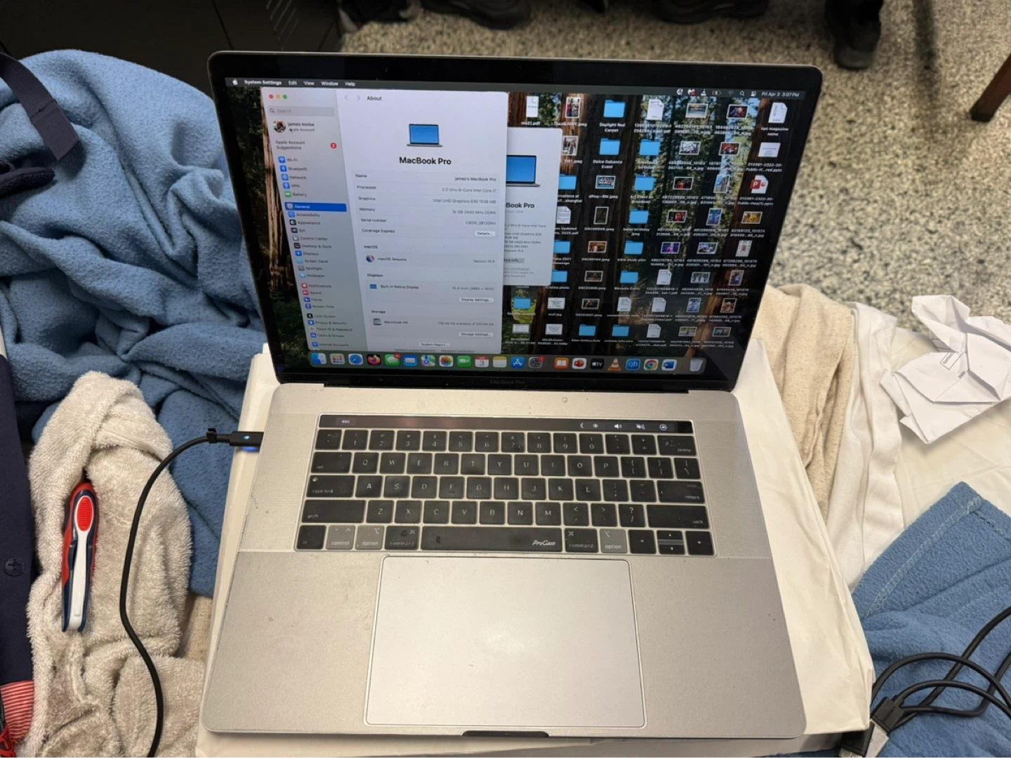 Apple MacBook Pro Laptop - photo 2