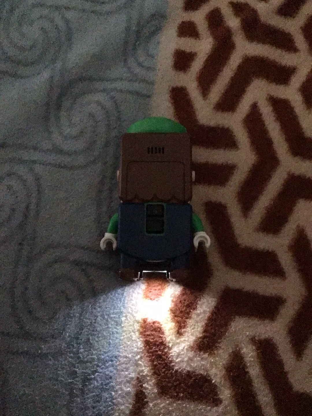 LEGO Super Mario Luigi Mini-Figure Keychain Light - photo 2