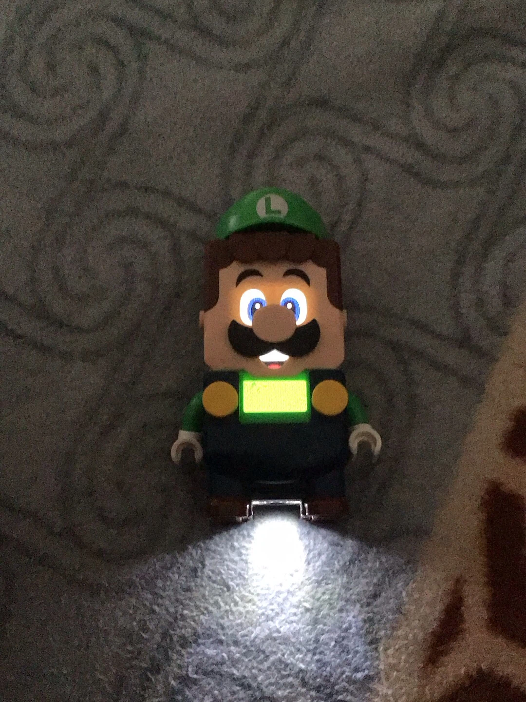 LEGO Super Mario Luigi Mini-Figure Keychain Light - photo 3
