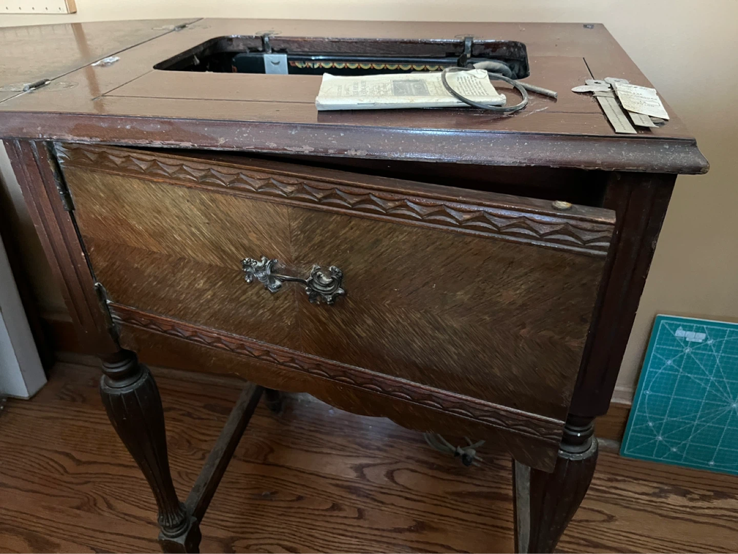 Vintage Franklin A Sewing Machine with Cabinet - photo 2