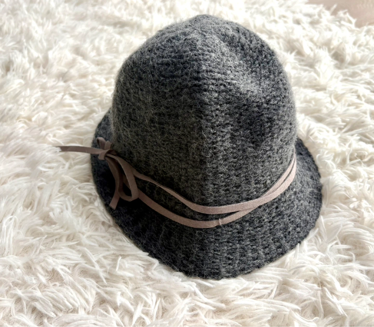 Grey mohair Knit Cloche Hat with Suede Ribbon- Elegant style - photo 3