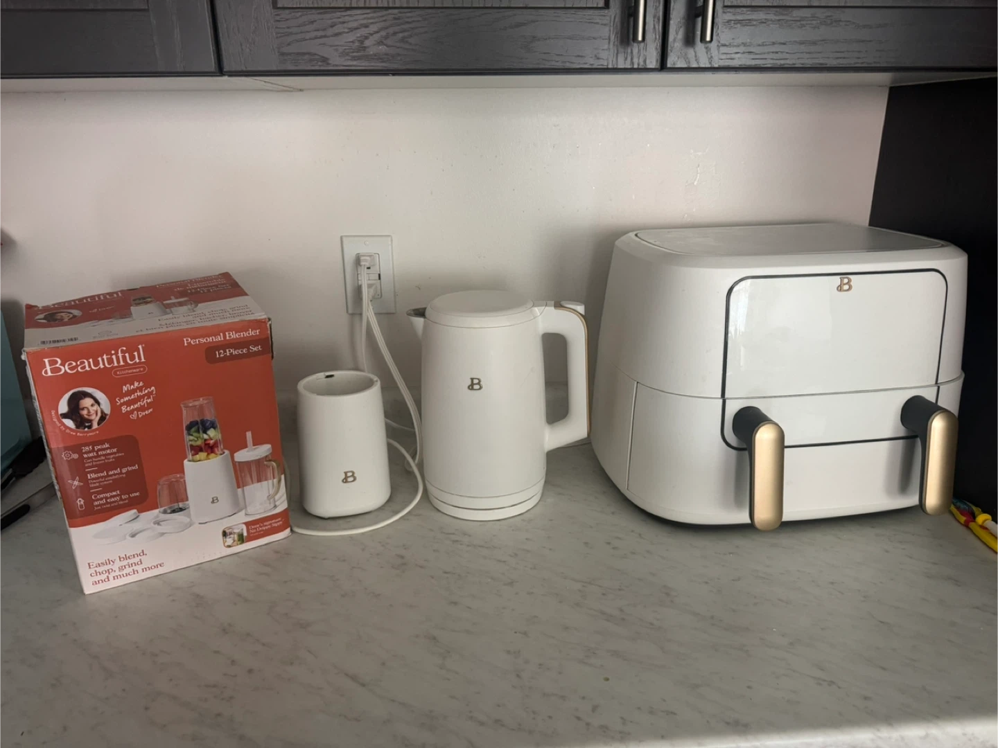 Beautiful Personal Blender, kettle and double airfryer
