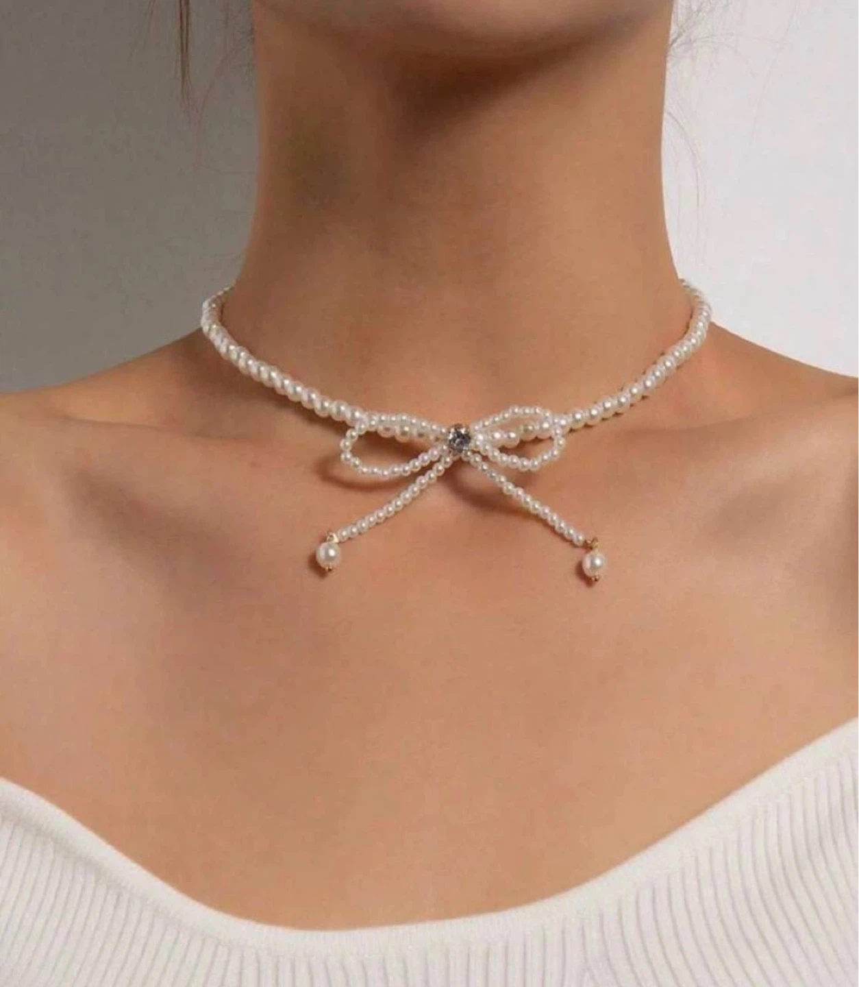 Elegant Pearl Bow Necklace