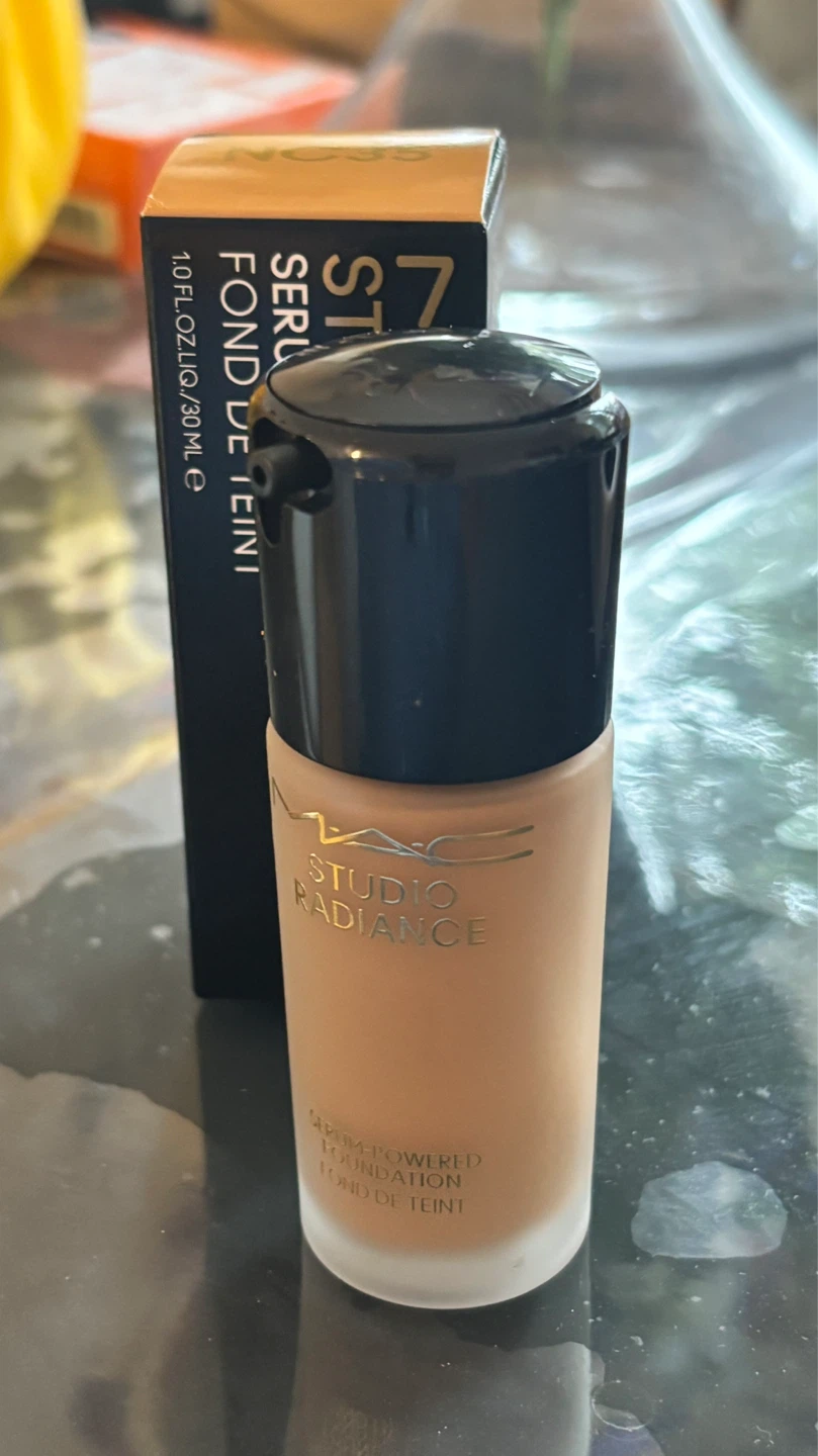 MAC Studio Radiance Serum-Powered Foundation NC35