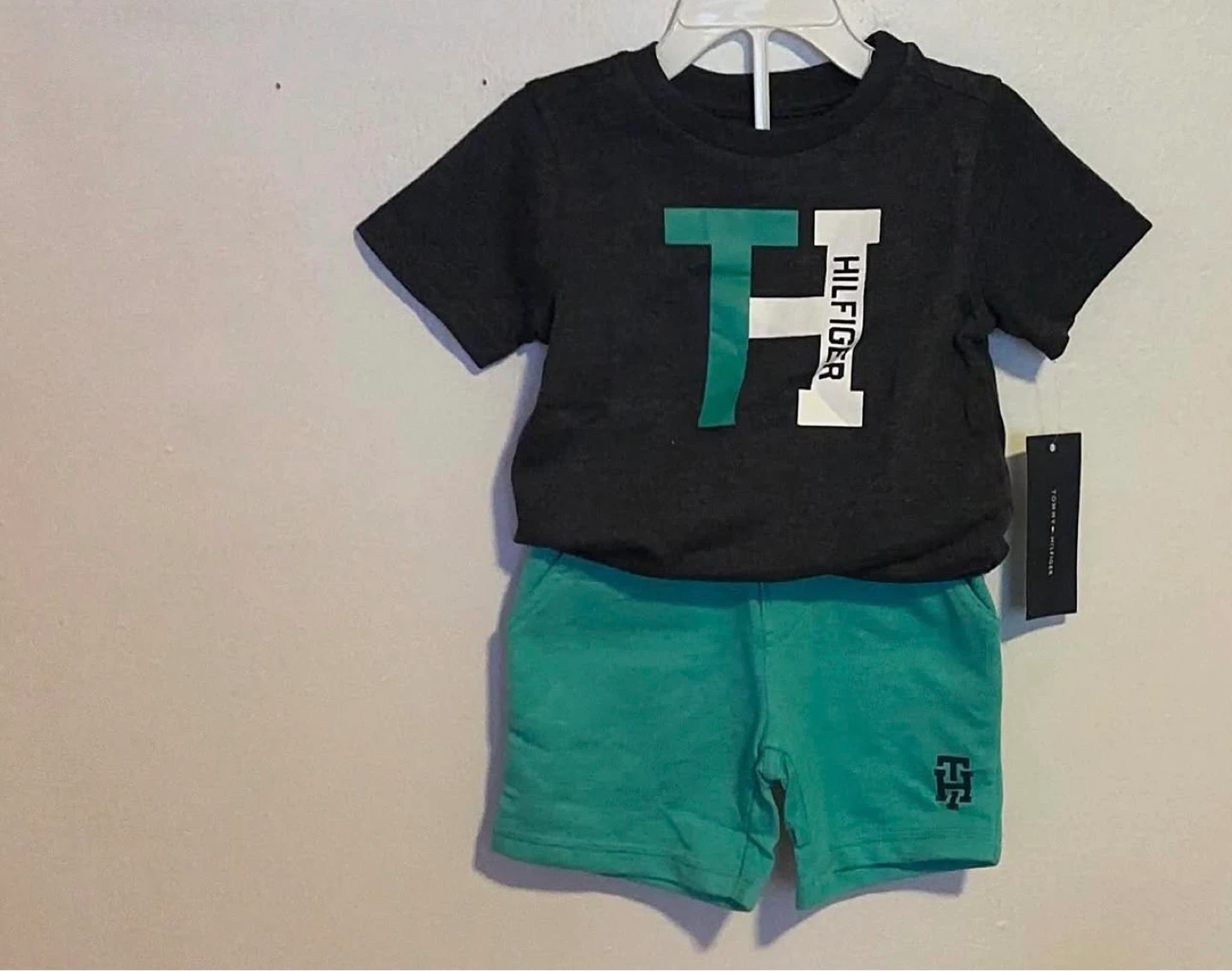 BOYS 2PC SHORTS SUITE (SIZE 18 MONTHS)