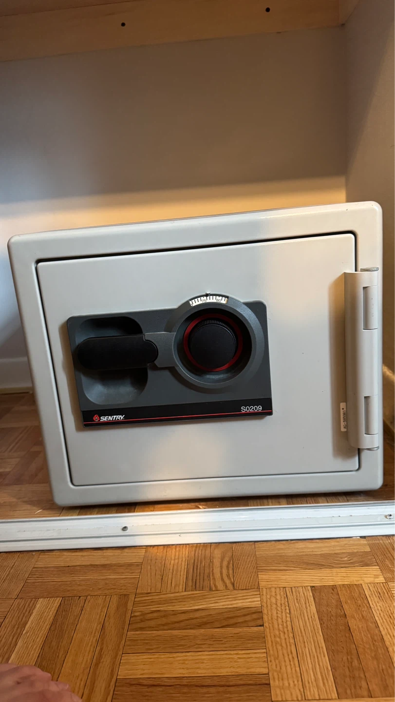SentrySafe S0209 Safe