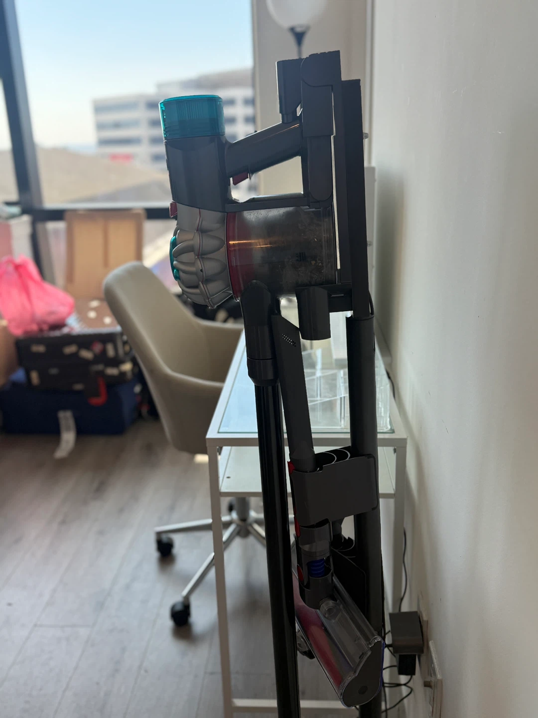 Dyson Cordless Vacuum Cleaner with Charging Stand - photo 2