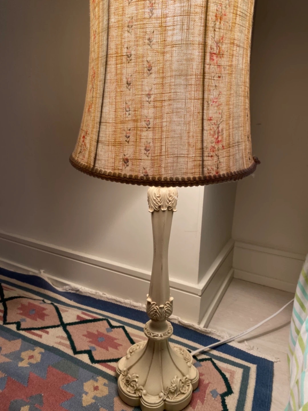 Vintage Floral Table Lamp