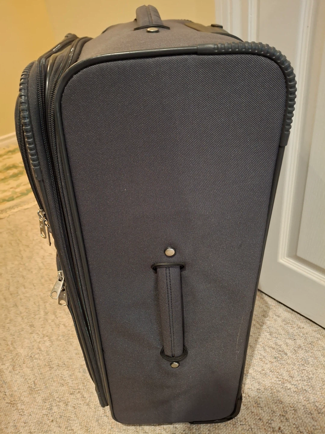 American Tourister grey suitcase - photo 3