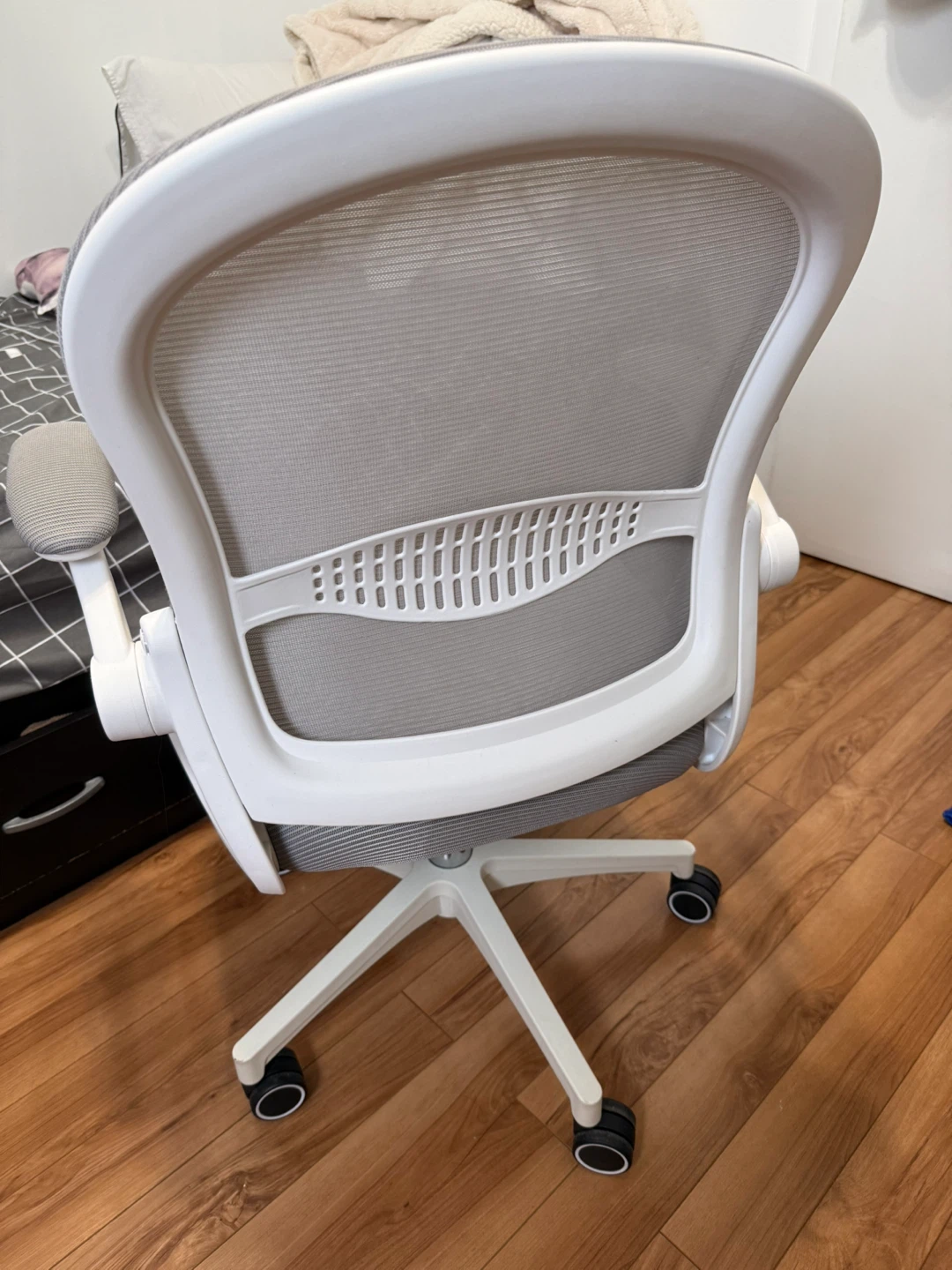 Ergonomic Mesh Office Chair - White/Gray