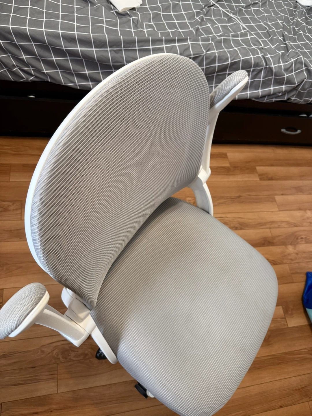 Ergonomic Mesh Office Chair - White/Gray - photo 2