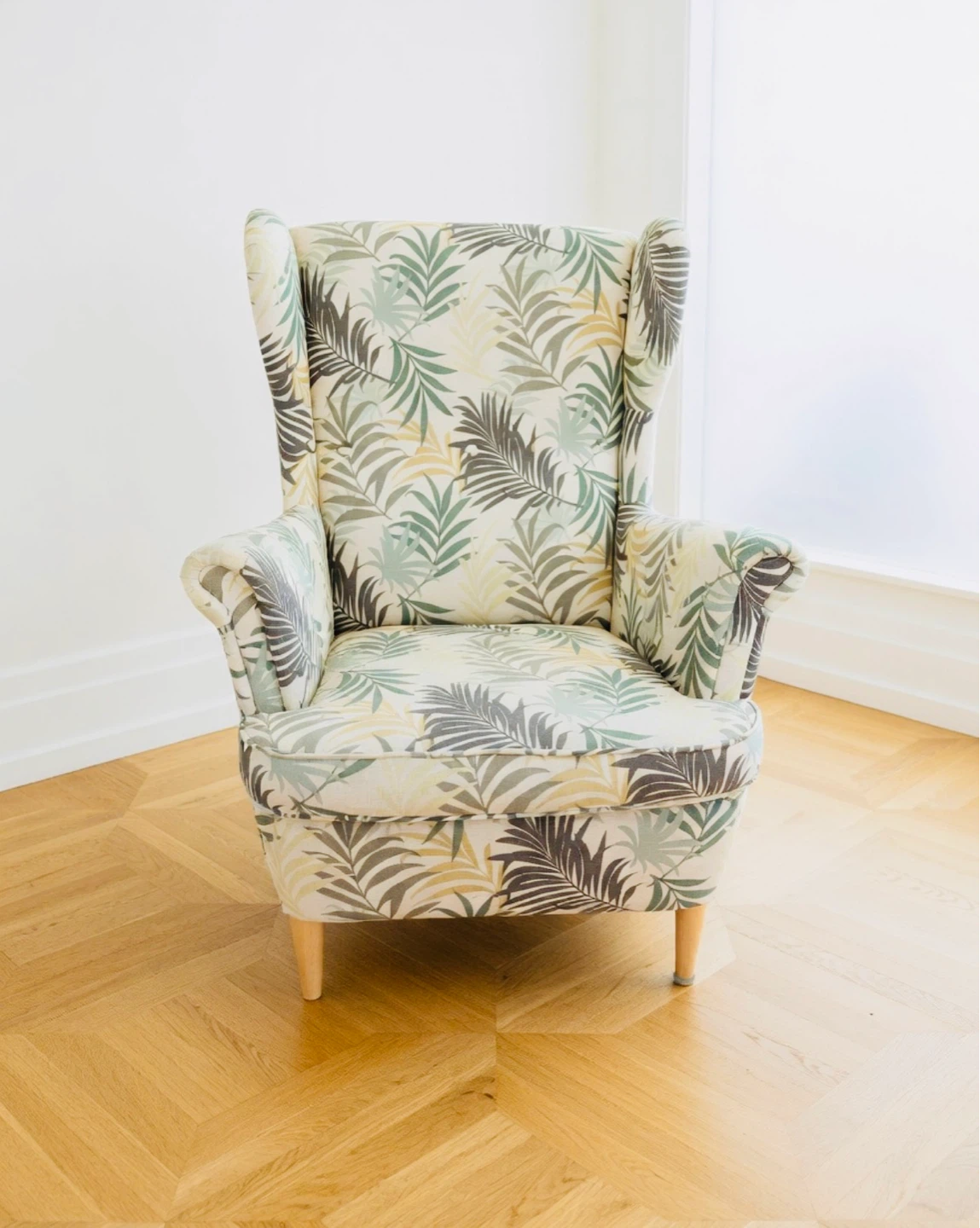 Fauteuil à dossier haut imprimé feuilles