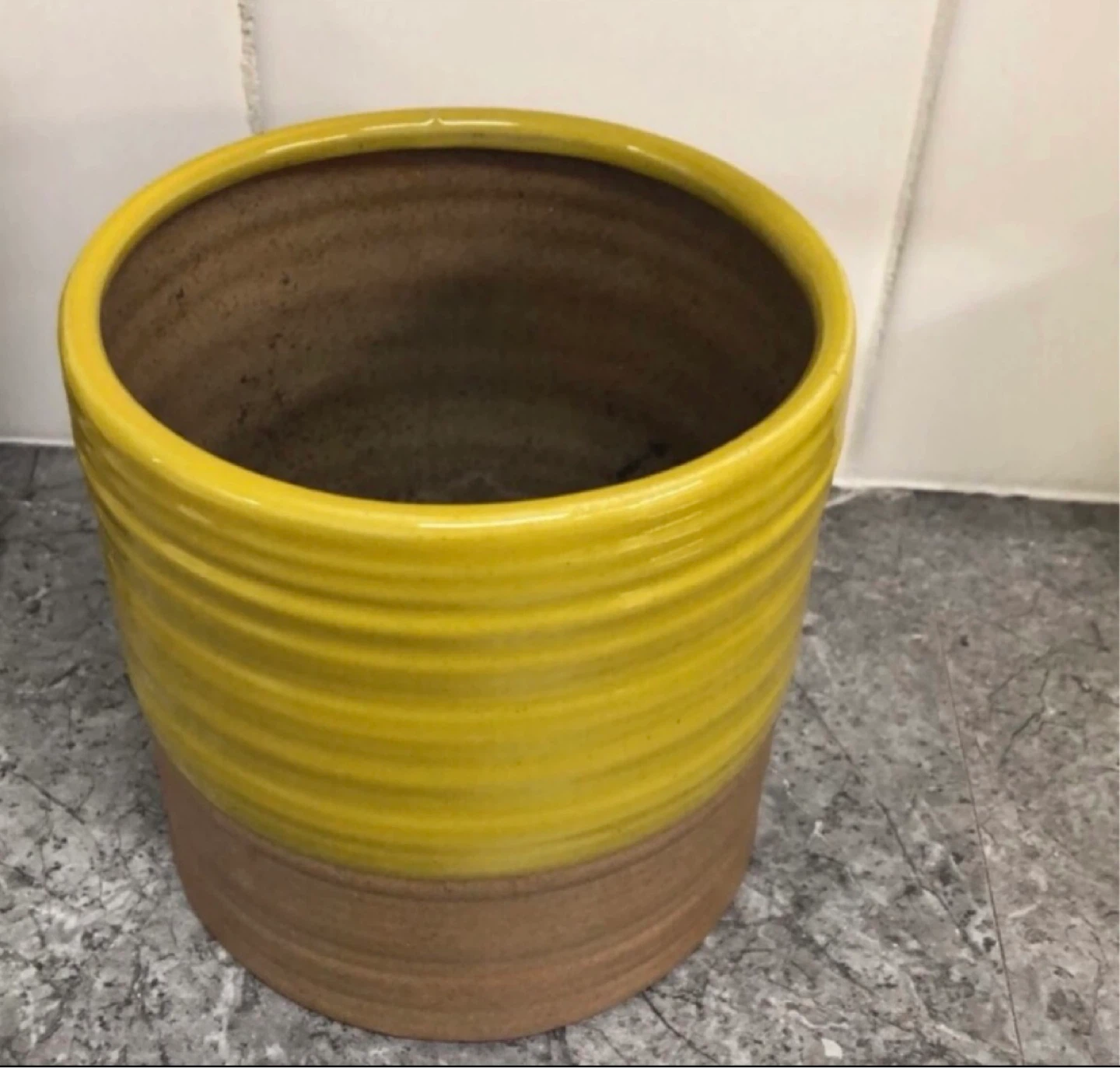 Yellow Ceramic Planter Pot 🌱