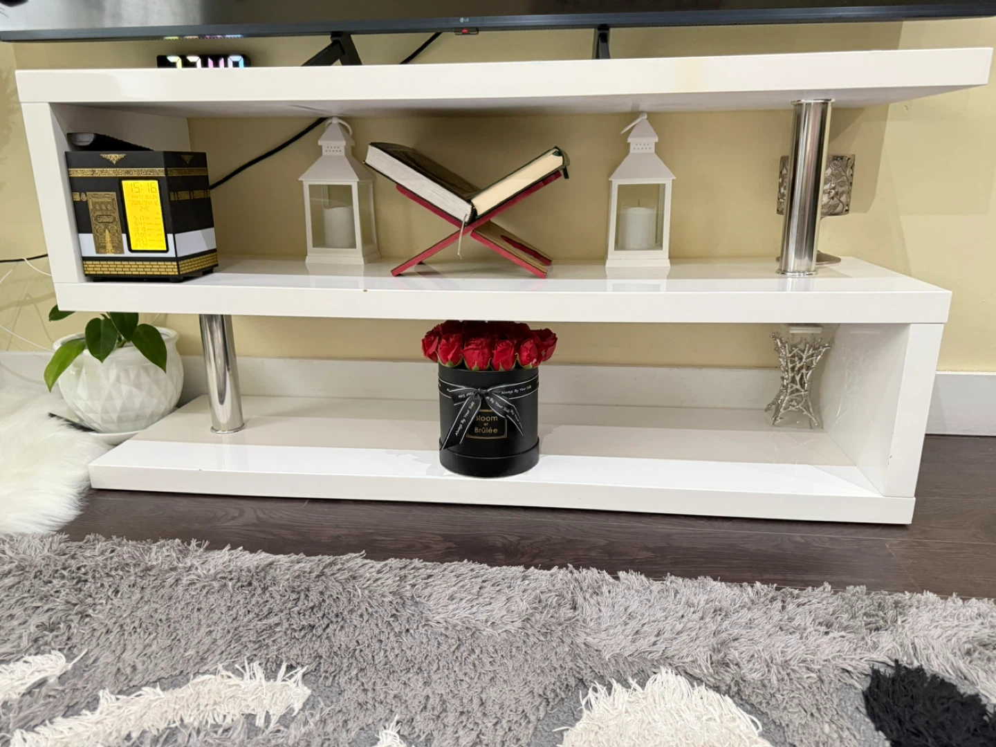 White Modern TV Stand