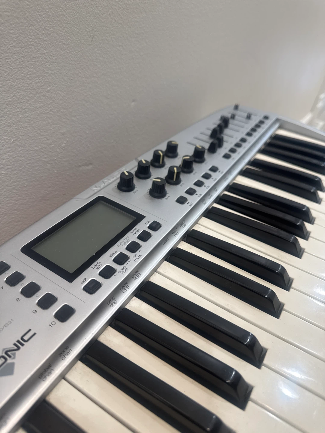 M-Audio Ozonic MIDI Keyboard Controller - photo 4