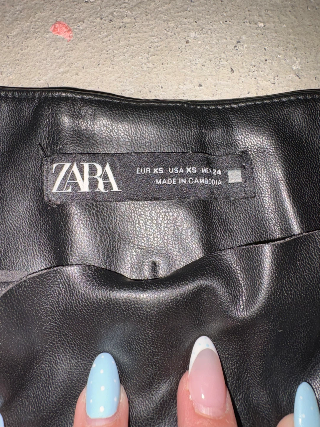Zara Faux Leather Button Shorts - photo 2