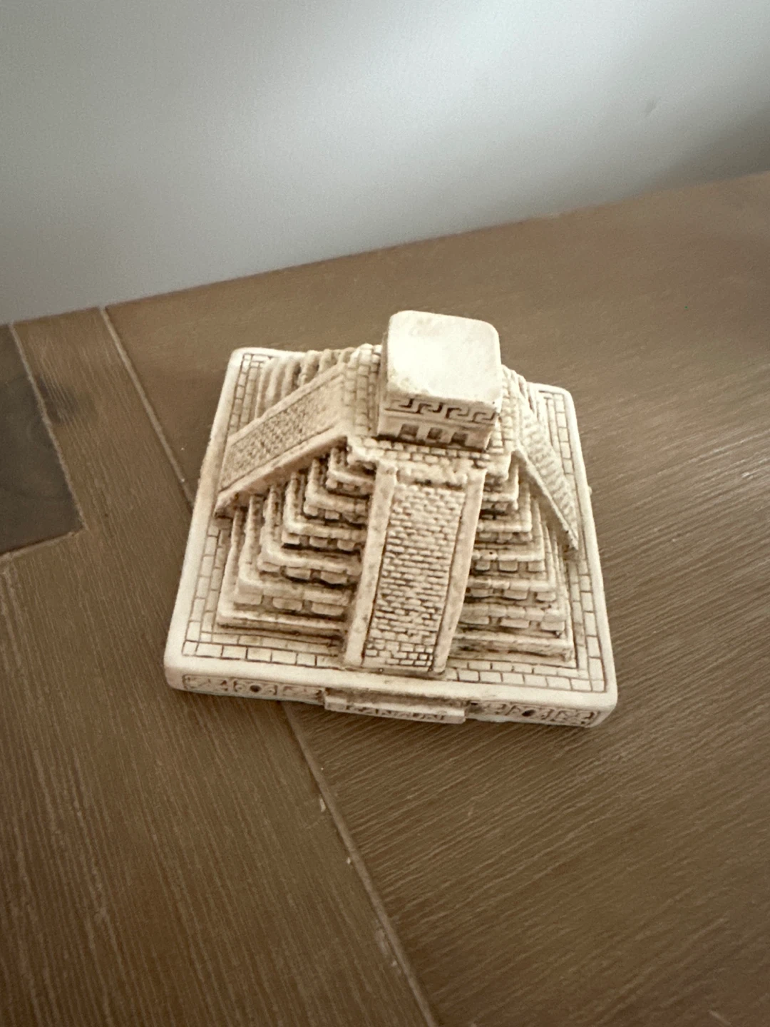 Cancun Pyramid Replica Figurine - photo 2